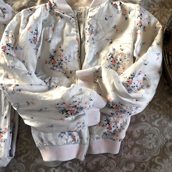 Adorable Jacket & Jeans Set from GAP - Picture 3 of 5